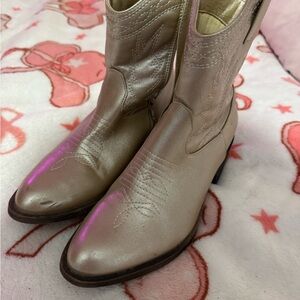 Pistola Metallic Cream Ankle Boots
